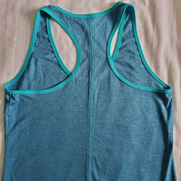 Old Navy Semi-Fitted Active Workout Shirt MEDIUM - Picture 5 of 5